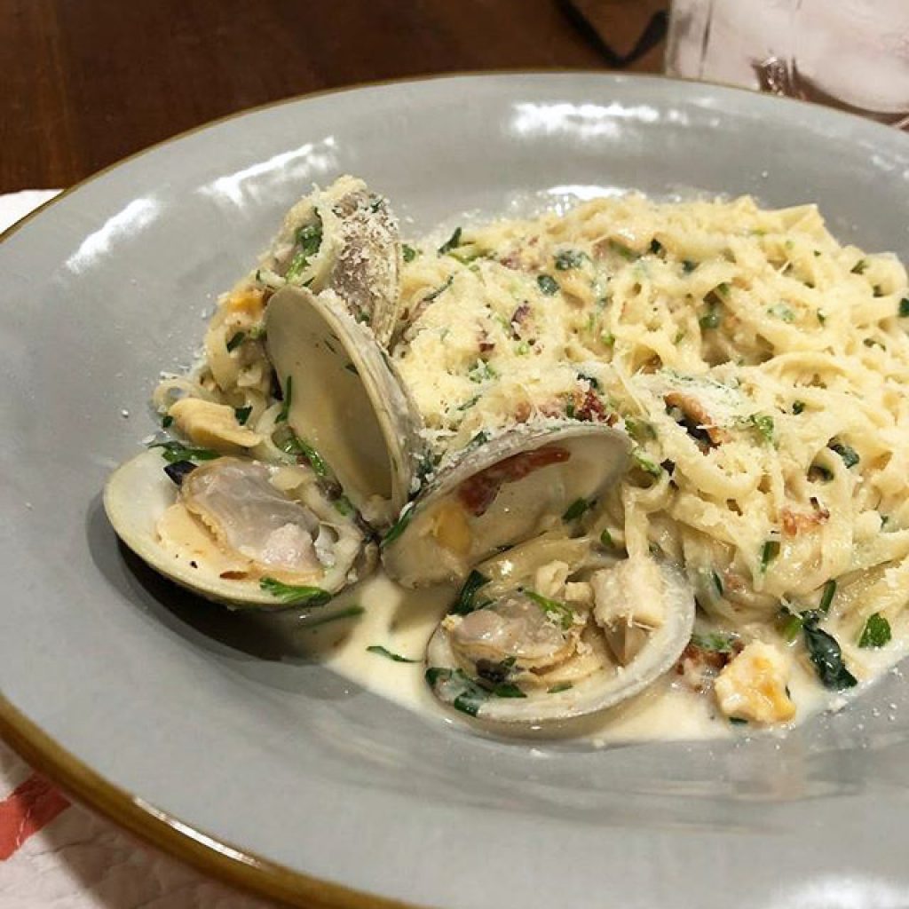 LINGUINE WITH CLAM SAUCE
